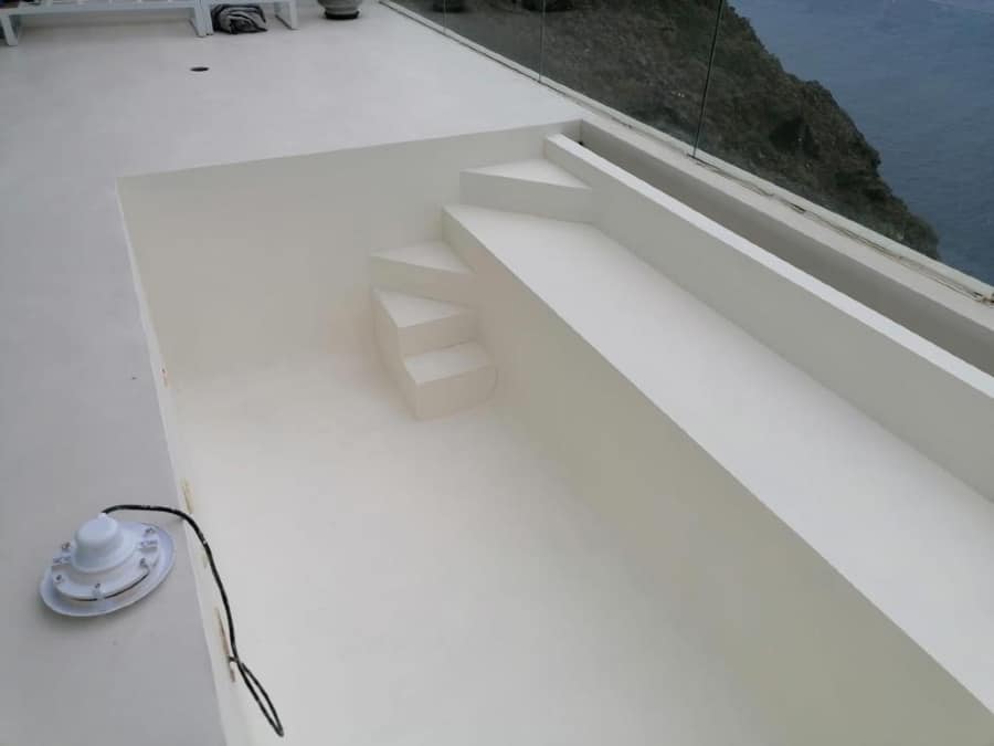 Microcemento blanco piscina Ibiza