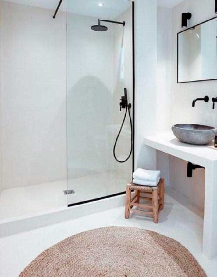 Microcemento Ibiza paredes color blanco baño